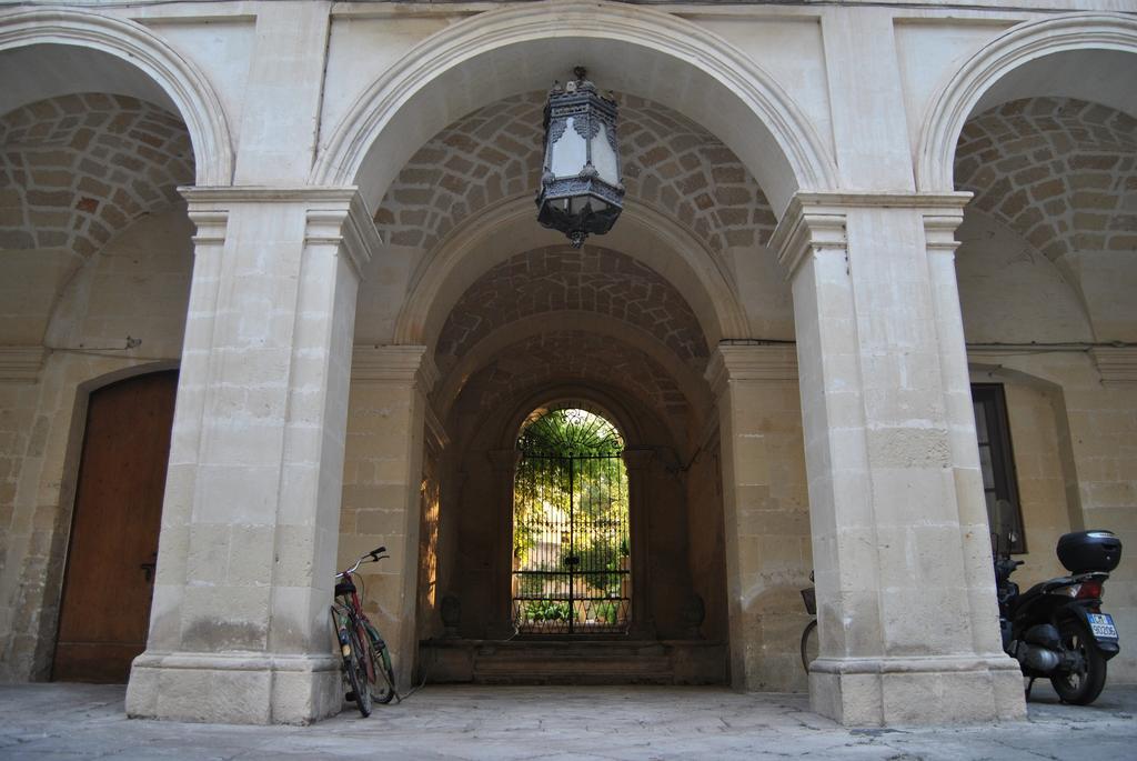 Garden Suite At Palazzo Famularo Lecce Quarto foto