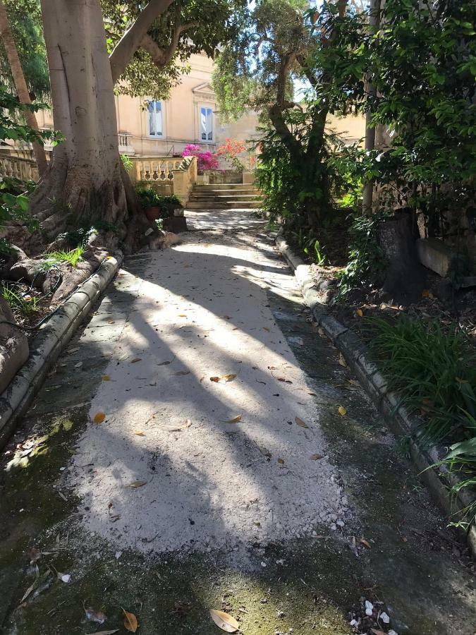 Garden Suite At Palazzo Famularo Lecce Exterior foto